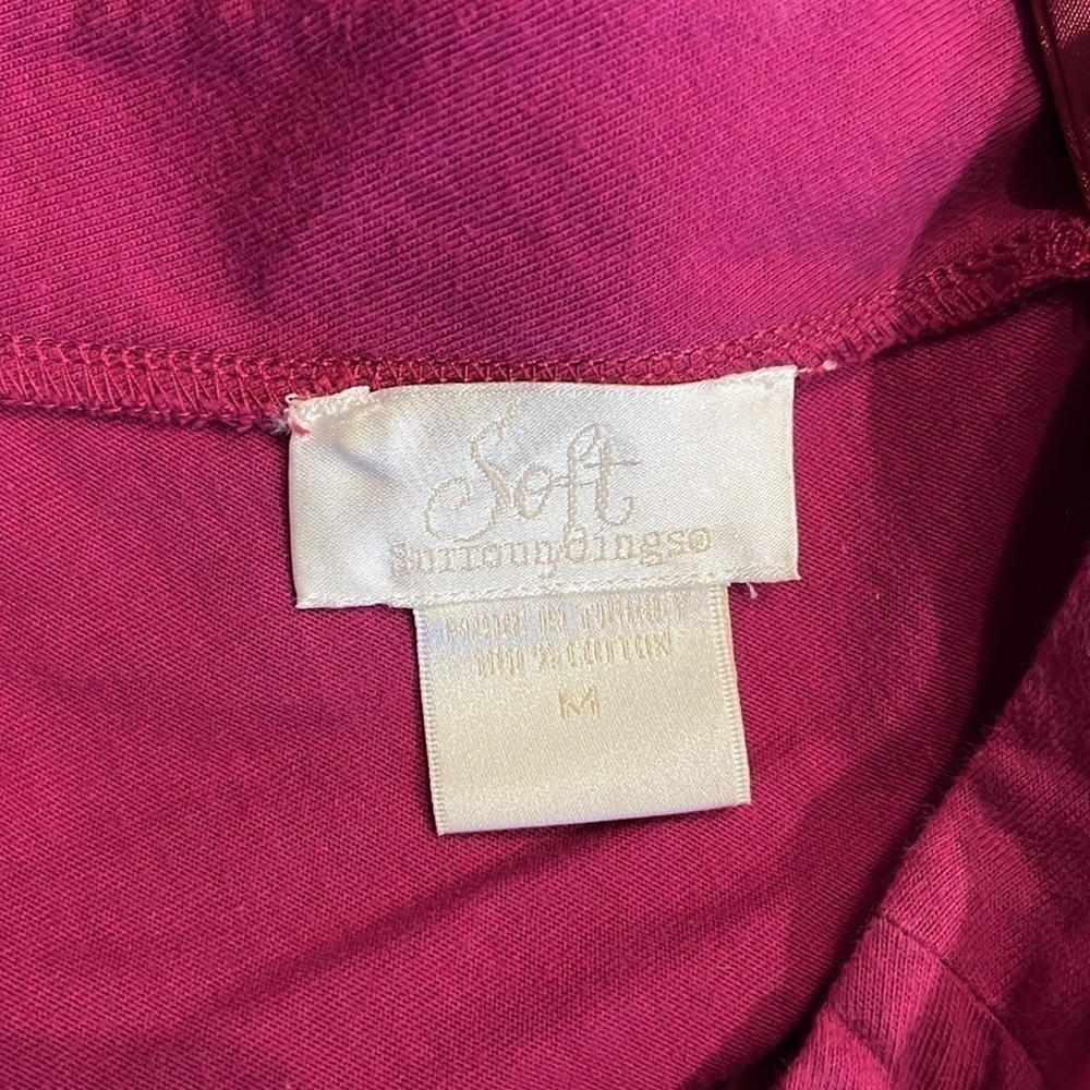 SOFT SURROUNDINGS | front & back vneck with bow detail shirt, size medium - Picture 2 of 3
